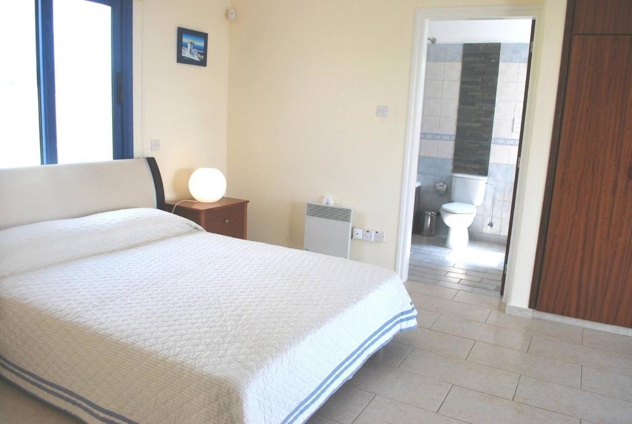 Sea Front Villa, Heated Private Pool, Amazing Location Paphos 323 كيسونيجرا المظهر الخارجي الصورة